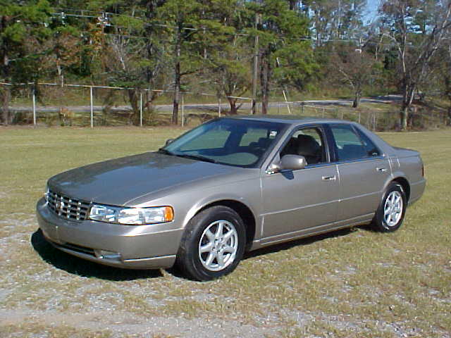 '02 Cadillac Seville SLS.jpg