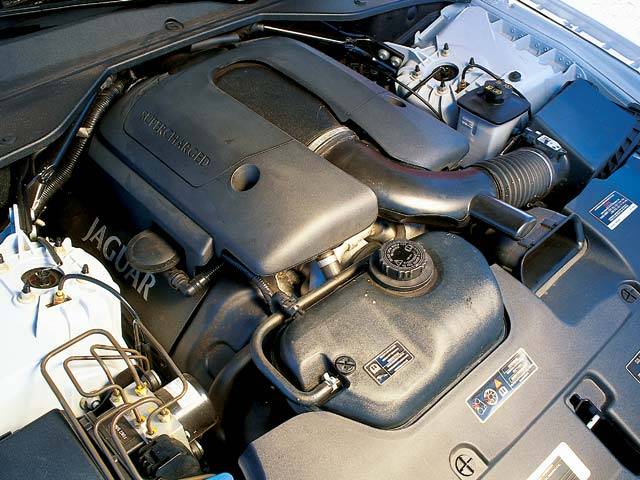 0308_31z+2003_jaguar_xjr+engine_bay_view.jpg