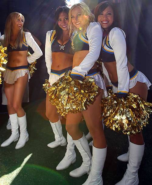 11-hot-cheerleaders.jpg