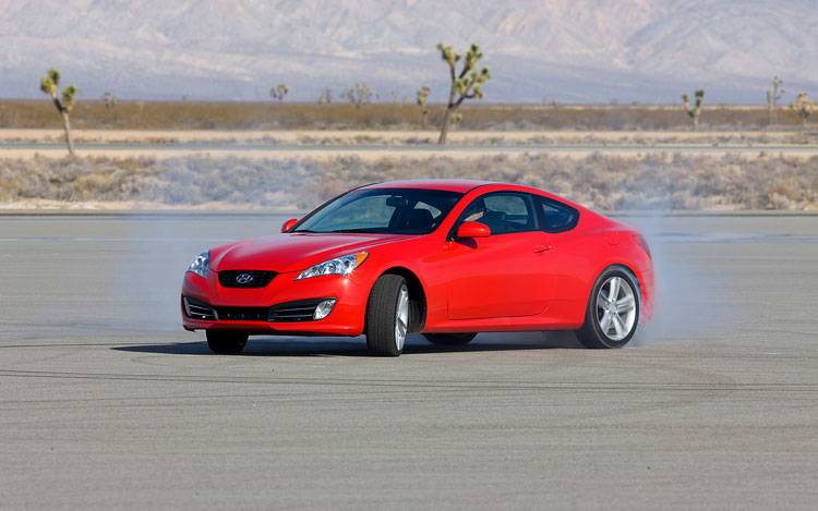 112_0805_14z+hyundai_genesis_coupe+three_quarters_front_view.jpg