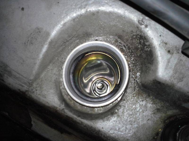 11745-damn-spark-plug-tube-grommets-help-please-20130904_004412_zpsc051f1b7.jpg