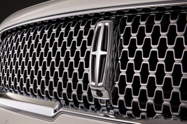 17LincolnContinental_18_HR-610x407.jpg