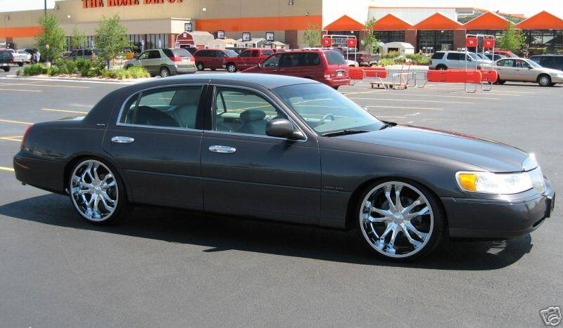 2000 Lincoln Town Car 22 Rims Bagged Tv Dvd Fully Customized