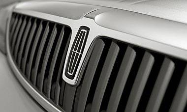 2005-Lincoln-LS-Grille-on-S.jpg