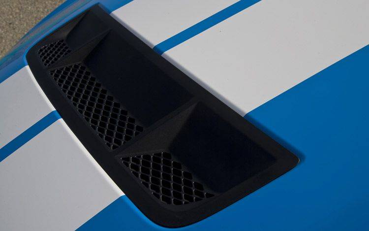 2010-ford-shelby-GT500-hood-vent.jpg