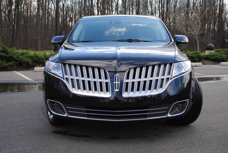 2010-Lincoln-MKT-EcoBoost-1.jpg