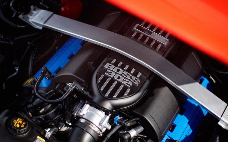 2012-ford-mustang-boss-302-engine.jpg