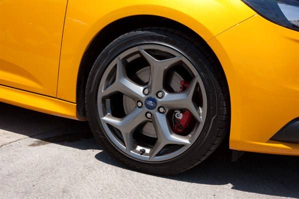 2013-focus-st-wheel.jpeg