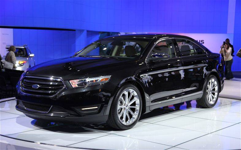 2013-ford-taurus-front-left-side-view.jpg