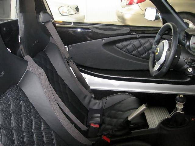 23039d1139174514-diamond-pattern-interior-option-starlightblackblackdiamond.jpg