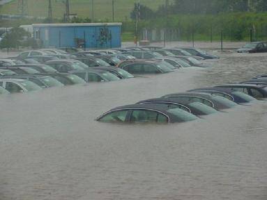 383_flooded_cars_01.jpg