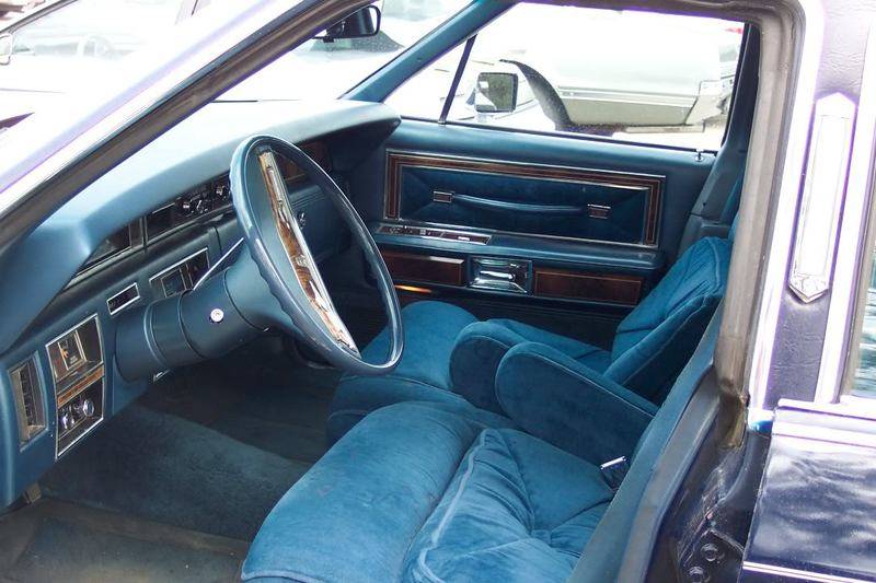 77TownCar002.jpg