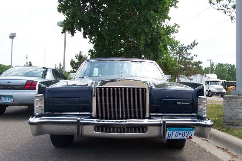 77TownCar003.jpg