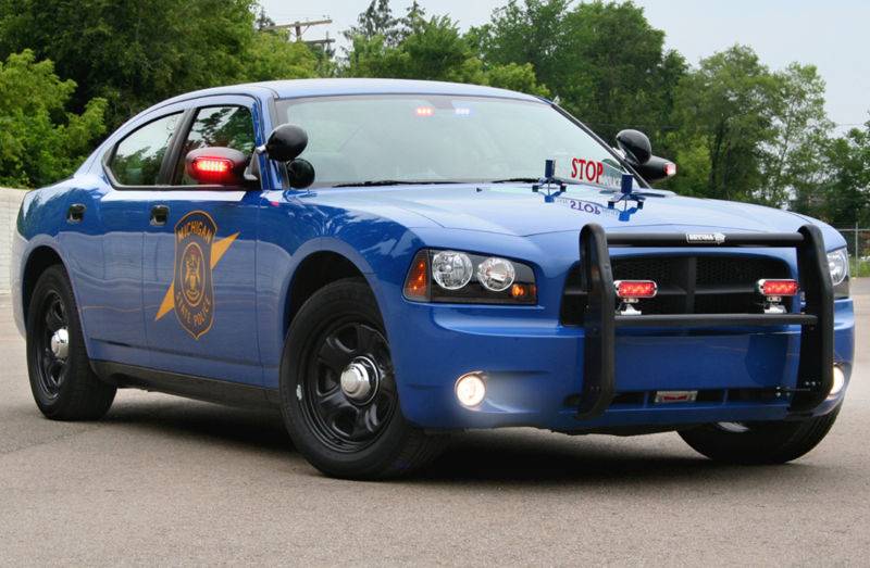 800px-2006_Michigan_State_Police_Dodge_Charger_1.jpg