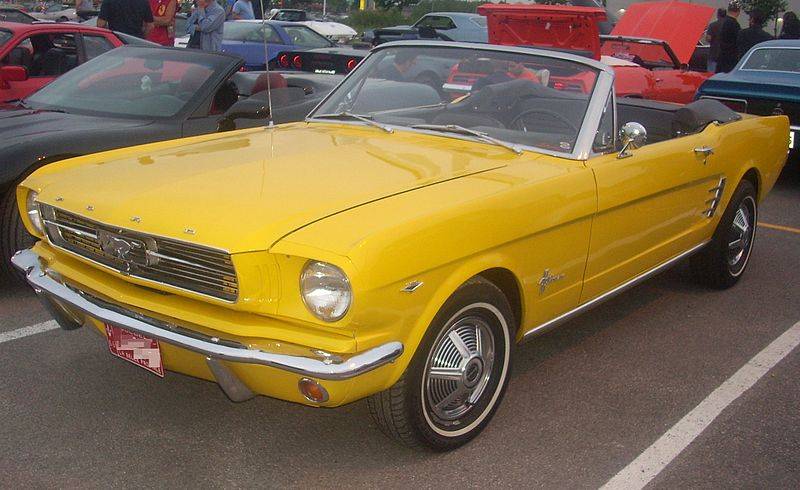800px-%2766_Ford_Mustang_Convertible_%28Centropolis_Laval_%2710%29.jpg