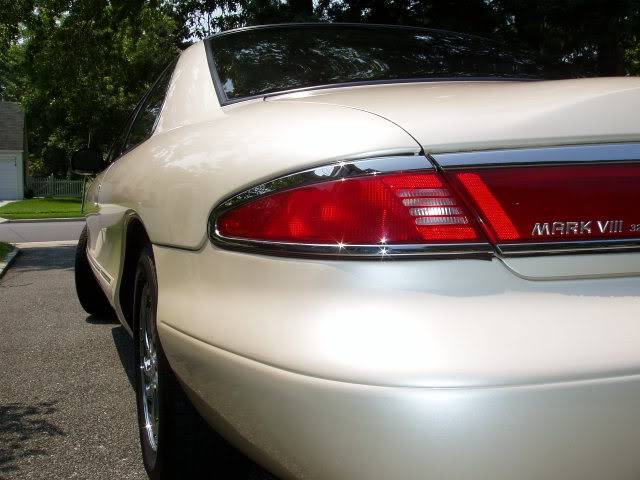 97LincolnMarkVIII003.jpg