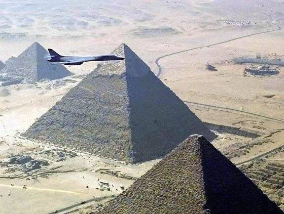b1pyramidszw7.jpg