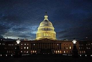 Capitol_Building_at_Night.jpg