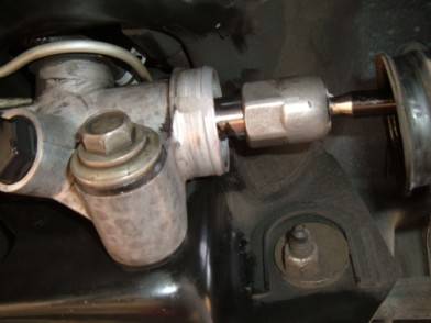 close up of left inner tie rod under bellow.jpg