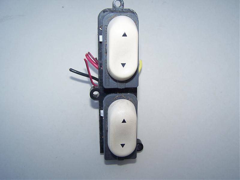 drivers window switches.jpg