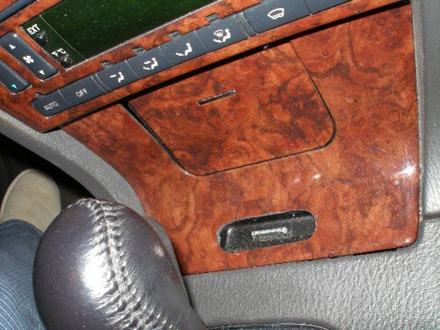 ipod install in 2000 LS 001.jpg