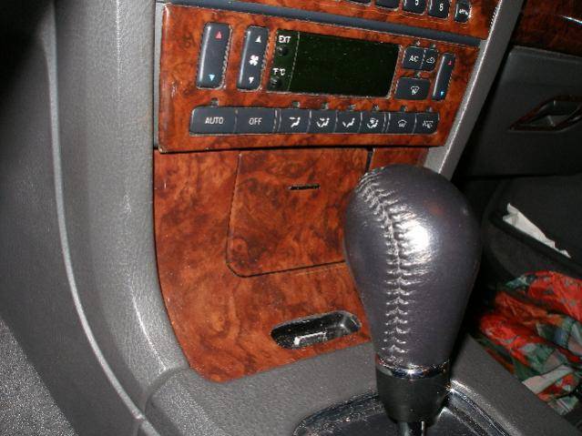 ipod install in 2000 LS 002.jpg