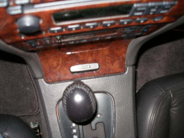 ipod install in 2000 LS 003.jpg