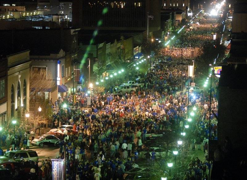 KU_fans_eldridge7087_t800.jpg