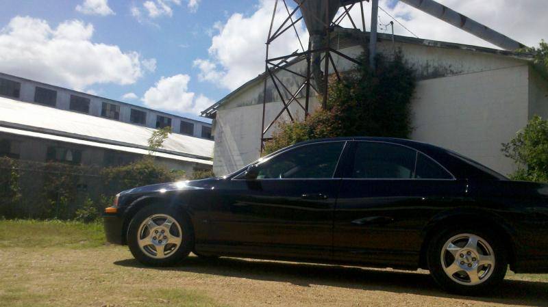 Lincoln LS 2.jpg