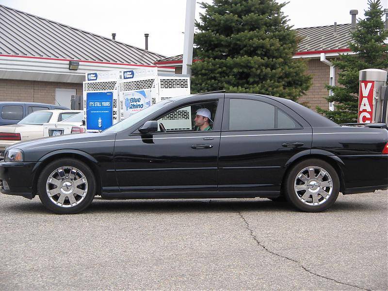 Lincoln LS 3.jpg