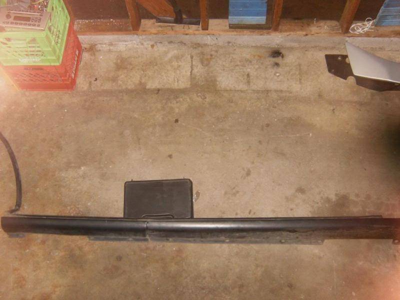 Lincoln LS Passengerside Plastic Sideskirt.jpg