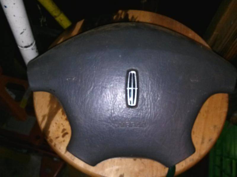 LincolnLs Airbag.jpg