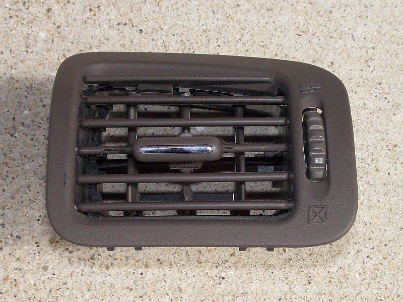 LS passengerside AC vent.jpg