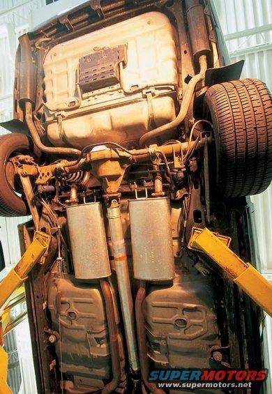 p144335_large+1999_ford_crown_victoria_sedan+undercarriage.jpg