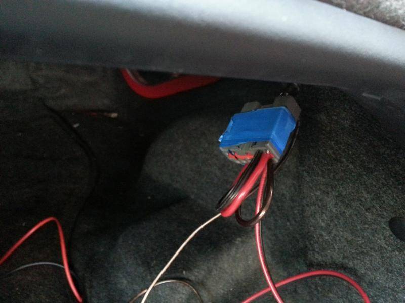subwoofer conector singal.jpg