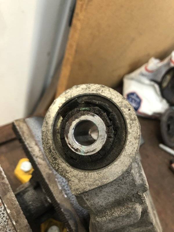 Worn bushing01.JPG