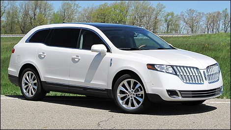 2010-lincoln-mkt-i01.jpg