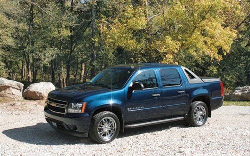0906tr_07_z+2007_chevy_avalanche+left_side_angle.jpg