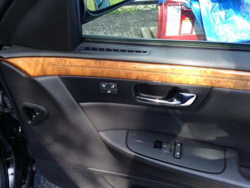 2010_cadillac_dts_platinum-pic-6478967469472756915.jpg