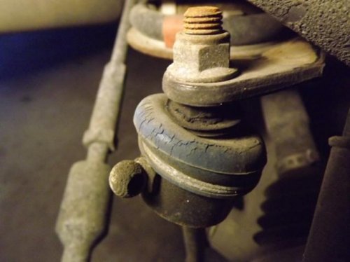 Mevotech rear cracked boot.jpg