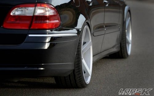 Mercedes-Benz-E-on-Rohana-Wheels-3.jpg