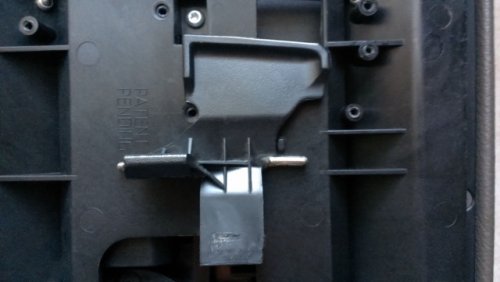 Blk04LS_Center_Conole_Latch_Repair_sm.jpg Blk04LS_Center_Conole_Latch_Repair_sm.jpg