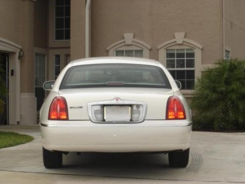 My moms 2002 Lincoln Town Car