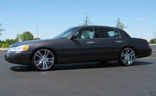 2002 lincoln town car bagged on 22s