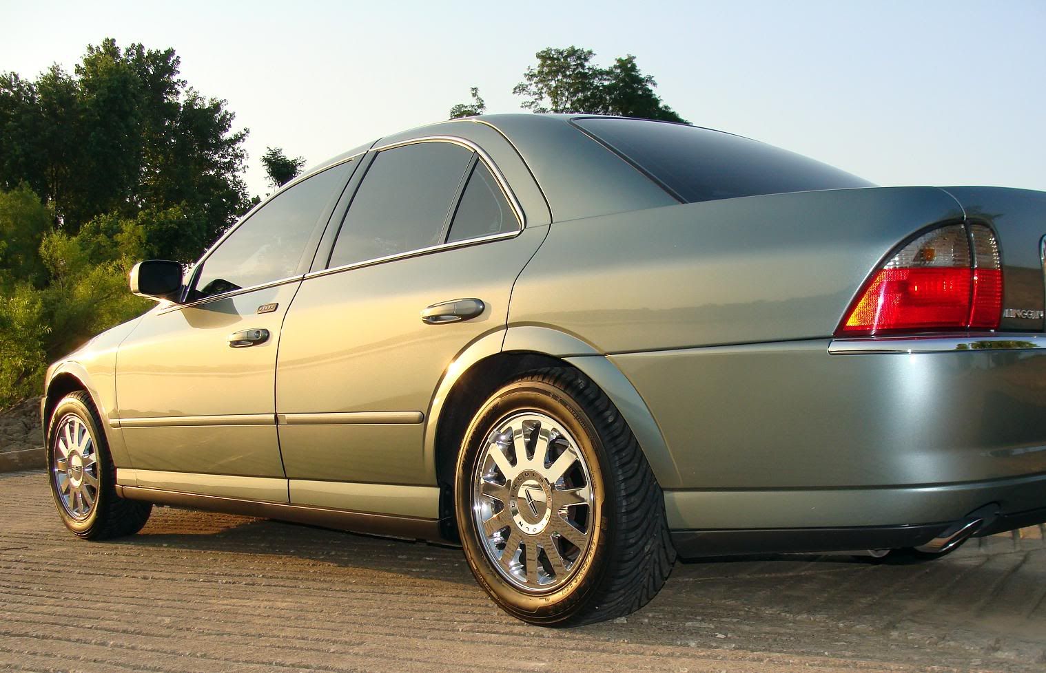 lincolnsideview.jpg